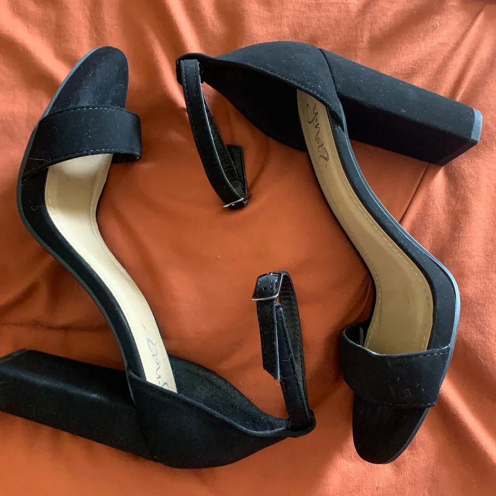 Y Not?  Elegant Black Heel Sandals. SZ 7 - Picture 2 of 5